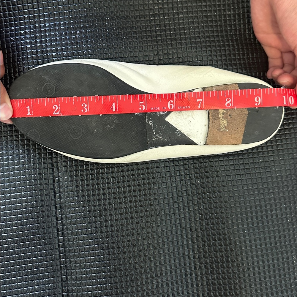 CHANEL Cream and Black Leather Ballet Flats - Picture 11 of 11
